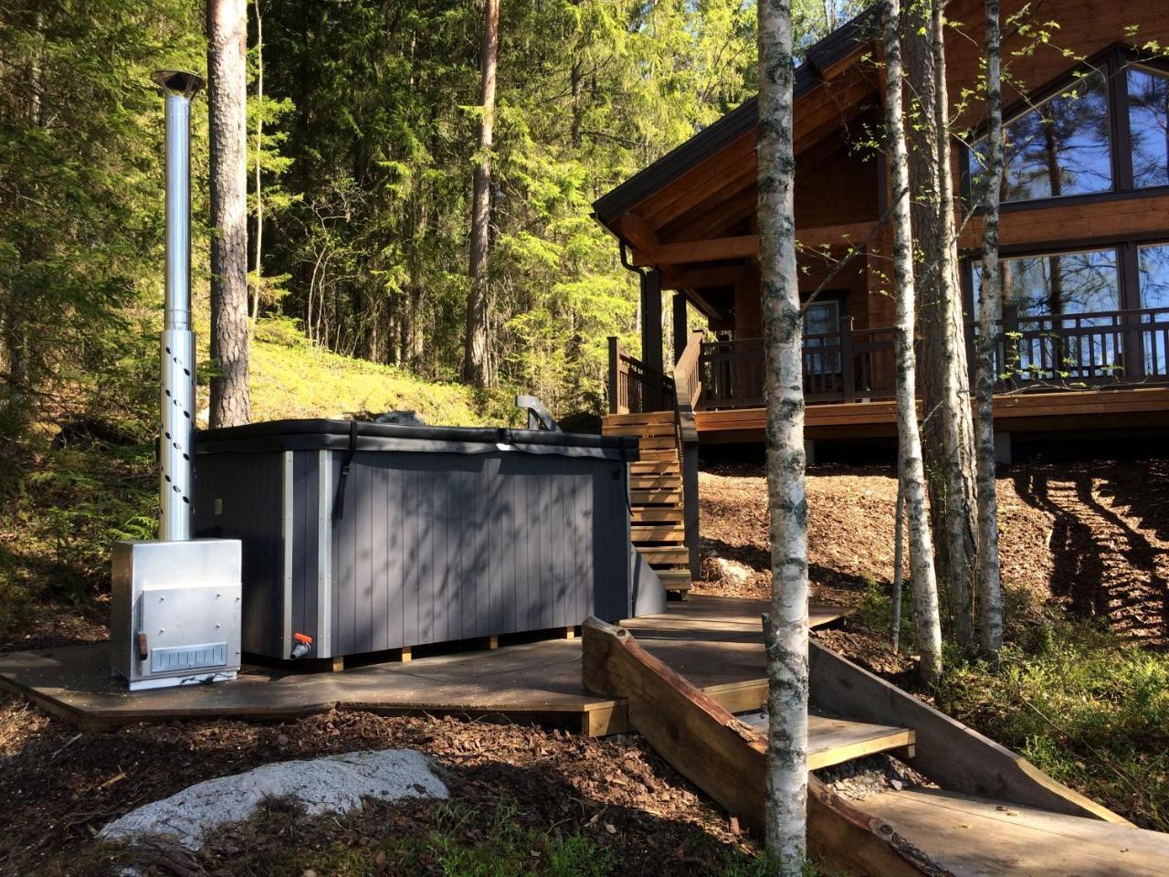 Hyvoelaen Moekit Villa Ahtari Bagian luar foto